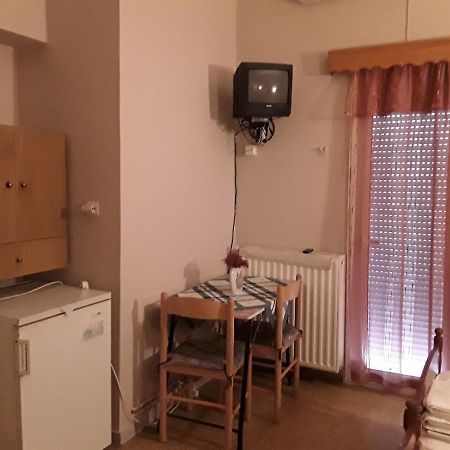 Γιαννουλα Κρετση Otel Kamena Vourla Dış mekan fotoğraf